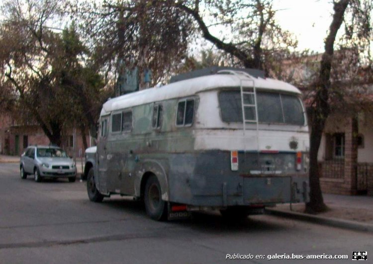 DeSoto D400 - La Porteña
VAG 690 - ex patente M.000903
[url=https://bus-america.com/galeria/displayimage.php?pid=52855]https://bus-america.com/galeria/displayimage.php?pid=52855[/url]

CARROCERIAS LA PÒRTEÑA MENDOZA
FOTOGRAFIA JAR2000
Palabras clave: URBANO
