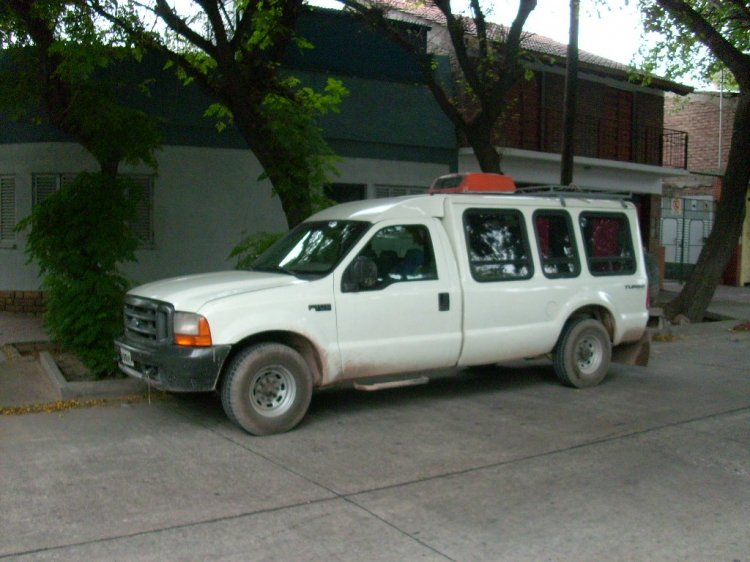 LA REINA MENDOZA
CARROCERIA LA REINA
Palabras clave: MINIBUS