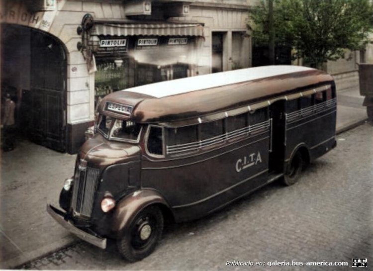 CARROCERIAS VACCARO HNOS BsAs
FOTOGRAFIA REVISTA CITA MENDOZA
COLECCION JAR2000 - COLORIZADA
Palabras clave: URBANO