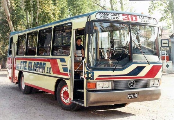 Mercedes-Benz OF 1214 - Marri Colonnese - Pte.Alvear
M.274195
[url=https://bus-america.com/galeria/displayimage.php?pid=61268]https://bus-america.com/galeria/displayimage.php?pid=61268[/url]

Líneas 30 (Mendoza), interno 33

CARROCERIAS MARRI & COLONNESE SRL

CARROCERIA FABRICADA POR MARRI EN 1985 SOBRE UN OF 1214 PARA EL SERVICIO URBANO DE MENDOZA
Palabras clave: MARRI COLONNESE