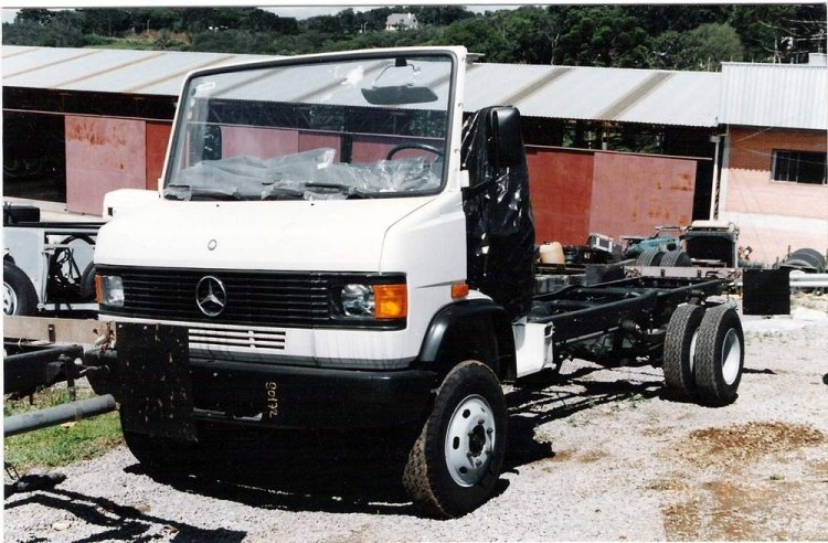 PRIMEROS LO813D / LO814
MERCEDES BENZ DO BRASIL 
LO709-12 - LO809 - LO812 - LO814 -LO911 - LO914/5 BRASIL
LO813D - LO814 - LO914-5 ARGENTINA 
Palabras clave: CHASIS MINIBUS