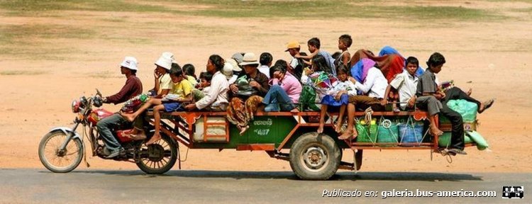 ALGUNOS VIAJAN COMO PUEDE O LO QUE HAY
FOTOGRAFIA TRANSPORTE EN LA INDIA
FOTOGRAFIA AUTOR DESCONOCIDO
Palabras clave: VIAJAR