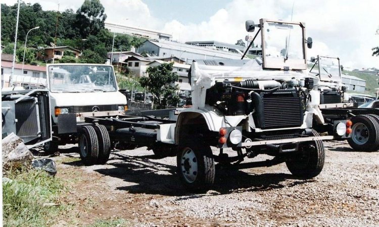 MERCEDES BENZ
MERCEDES BENZ DO BRASIL
LO 814 SIN CHAPERIA LATERAL
MERCEDES DO BRASIL - ARGENTINA
FABRICADO EN BRASIL - DISTRIBUIDO Y COMERCIALIZADO EN ARGENTINA POR MERCEDES BENZ ARGENTINA SA 
Palabras clave: CHASIS DE MINIBUS