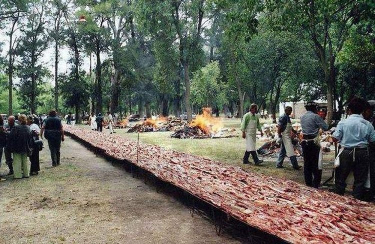 NEOBUS 
NEOBUS CHURRASCO PARA LOS EMPLEADOS
Palabras clave: CHU