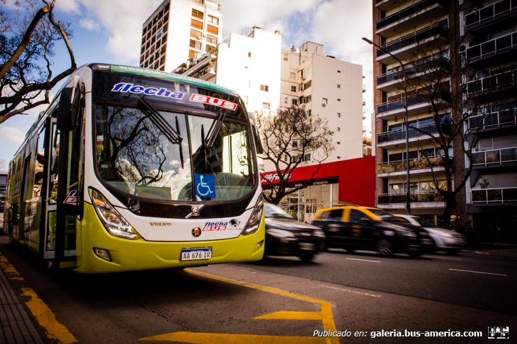 Volvo B 215 RH - Marcopolo Viale BRS (en Argentina) - Flecha Bus
FOTOGRAFIA CONCECIONARIO VOLVO EN ARGENTINA
COLECCION JAR2000
Palabras clave: URBANO