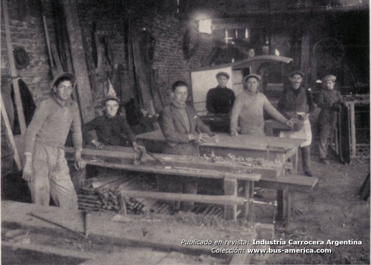 Taller Michelotti
Fotógrafo: desconocido
Fotografía de carrocería: Michelotti
En la fotografía: personal del taller
Publicado en revista: Indusctria Carrocera Argentina
