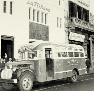 Chevrolet - Costa Rica - Independencia
Fotografía: ¿Diario La Tribuna?
Archivo: Escuela Superior de Museología (Rosario)
Publicado en: Historia del Transporte Urbano de Rosario (1850-2010)
Se puede descargar de: http://www.etr.gov.ar/publicaciones.html
