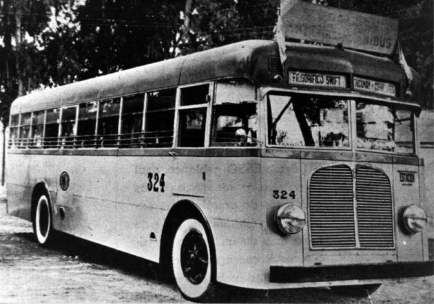 Krupp - CATITA - E.M.M.T.R.
Fotografía: ¿Empresa Municipal Mixta de Transporte?
Archivo: Museo de la Ciudad
Publicado en: Historia del Transporte Urbano de Rosario (1850-2010)
Se puede descargar de: http://www.etr.gov.ar/publicaciones.html
