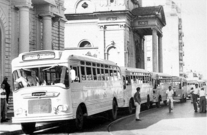 Ford Thames Trade - Wayne SMI-2908 (ensabmblado en Argentina) - U.T.A.
Fotografía: ¿?
Archivo: Escuela Superior de Museología (Rosario)
Publicado en: Historia del Transporte Urbano de Rosario (1850-2010)
Se puede descargar de: http://www.etr.gov.ar/publicaciones.html
