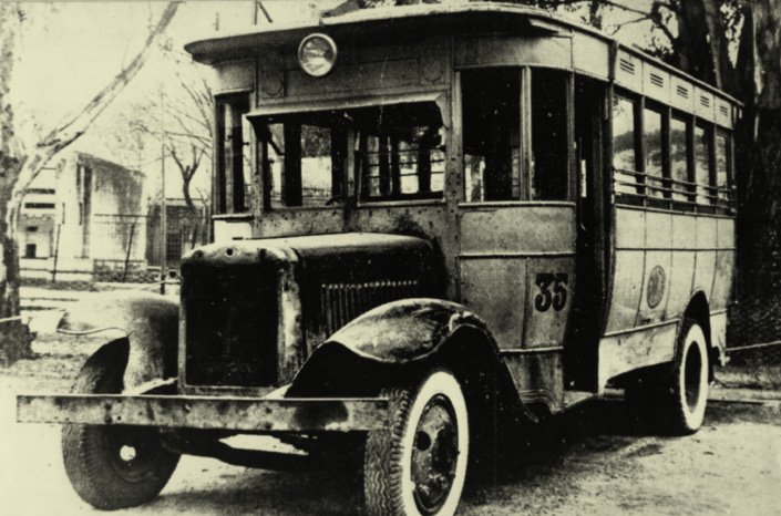 International - E.M.M.T.R.
Fotografía: ¿Empresa Municipal Mixta de Transporte?
Archivo: Museo de la Ciudad
Publicado en: Historia del Transporte Urbano de Rosario (1850-2010)
Se puede descargar de: http://www.etr.gov.ar/publicaciones.html

