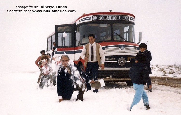 Mercedes-Benz LO 1114 - Colonnese - Empresa Pampa de Achala
M.186963
http://galeria.bus-america.com/displayimage.php?pos=-22360
http://galeria.bus-america.com/displayimage.php?pos=-22361
http://galeria.bus-america.com/displayimage.php?pos=-25519
http://galeria.bus-america.com/displayimage.php?pos=-25521

Fotografía: Alberto Funes
En la imagen, el chofer de camisa blanca y corbata
