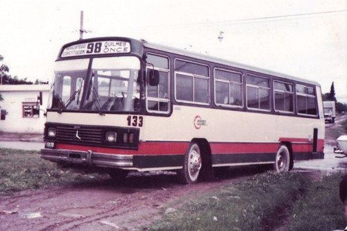 Mercedes-Benz O 170 - San Miguel - Expreso Quilmes
Imagen extraída por gentileza de "Línea 98" en Facebook
http://www.facebook.com/pages/Línea-98/59673917454
Fotografía de ¿?
(Otro agradecimiento para Freewheel, que me avivo de esto)
