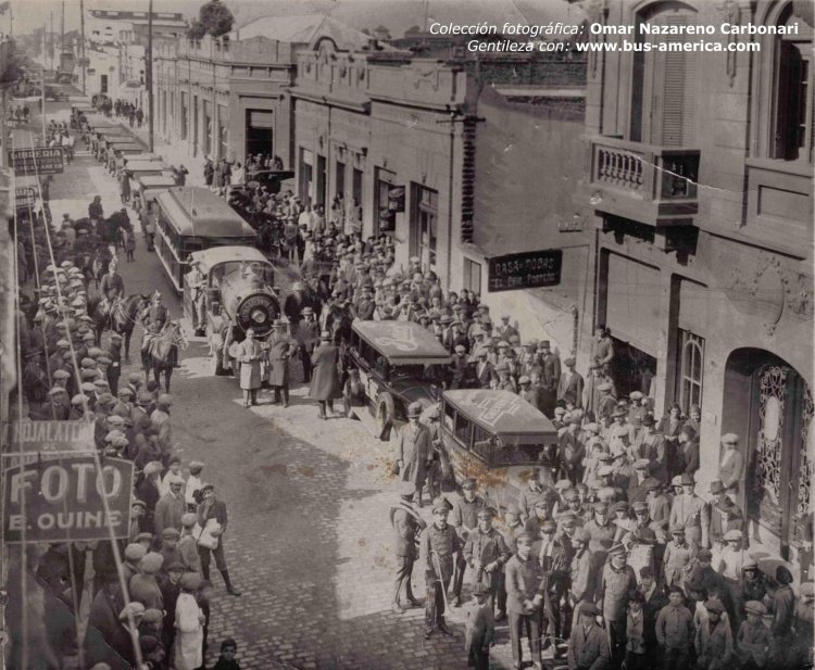 Buick & Chevrolet (en Argentina)
Fotografía colección de: Omar Nazareno Carbonari

[Datos de derecha a izquierda, de abajo a arriba]

"Foto del primer concesionario Buick , Chevrolet , Cadillac,  en Rio Cuarto,  año  1928 aproximadamente , calle Rivadavia 184, actual domicilio del Diario Puntal".
Notese el extraño "trencito" automotor que pareciera tener enganchado un vagón. Es decir el simular trenes por las calles, parace ser un recurso muy viejo. Por otro lado los autos de la marca del consecionario tienen inscriptas leyendas en sus laterales.
