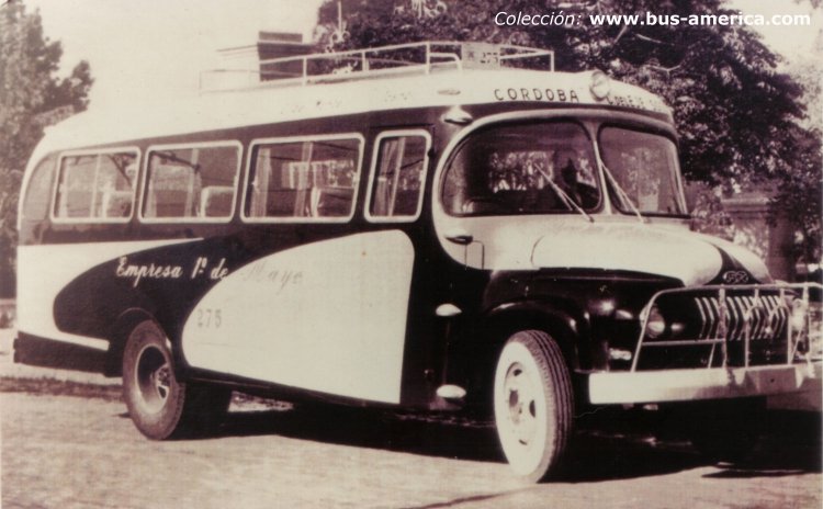 Ford G 700 - 1º de Mayo
http://galeria.bus-america.com/displayimage.php?pos=-17752

Fotografía de : ¿?
