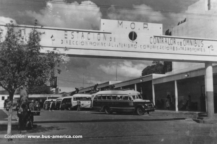 International D35 - SICA - Empresa Central Río Ceballos
Fotógrafo: desconocido

[Datos de derecha a izquierda, adelante hacia atrás]
