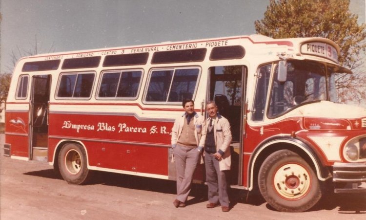 Mercedes-Benz LO 1114 - Costa Brava 77 - Blas Parera
En la fotografía: Mario Paravini & Jose Vanney
Publicado en: Línea 3 x siempre (en facebook : http://www.facebook.com/Linea3XSiempre )
Un agradecimiento a "Línea 3 x Siempre" & Blas Schmidt
