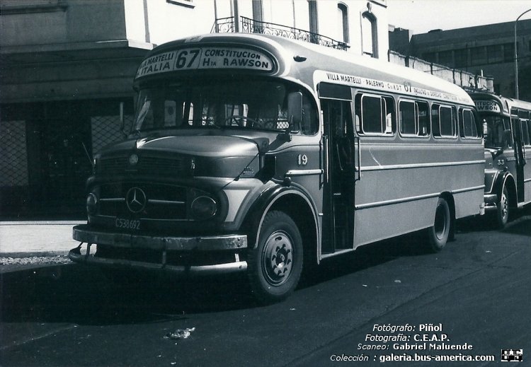 Mercedes-Benz LO 1114 - La Favorita - Transp. Del Tejar
C.538692
[url=https://bus-america.com/galeria/displayimage.php?pid=48261]https://bus-america.com/galeria/displayimage.php?pid=48261[/url]

Línea 67 (Buenos Aires), interno 19

Fotógrafo: Piñol
Fotografía Archivo: C.E.A.P.
Por gentileza con el ColeClub de Sergio Ruiz Díaz
Scaneo: Gabriel Maluende
