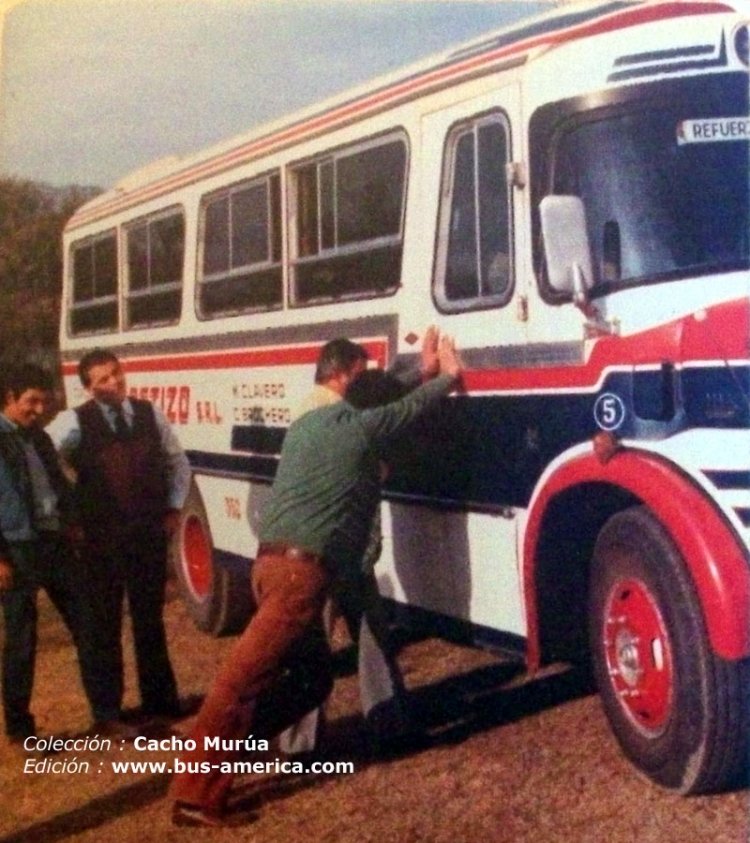Mercedes-Benz LO 1114 - Unicar - El Petizo
X.247799 
http://galeria.bus-america.com/displayimage.php?pos=-18366
http://galeria.bus-america.com/displayimage.php?pos=-25905

Fotografía: familia Vergara
Colección y gentileza: "Cacho" Murúa
