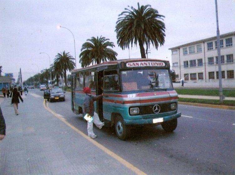 Mercedes-Benz LO 708 E - Cuatro Ases PH 17 - Buses San Antonio
Fotografía: Alberto Maturana Oñate
