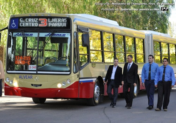 Mercedes-Benz O 500 UA - Metalpar Iguazú 2010 - Pres. Alvear UTE
Línea 114-115 (Prov.Mendoza), interno 19

Fotografo: ¿?
Fotografía: Ministerio de Transporte de la Provincia de Mendoza

"Ciudad, Mendoza 22abrol 2014 Nuevo Colectivo Articulado En la Union Vecinal del Barrio Sanidad se puso en marcha un nuevo colectivo articulado del grupo 3 Sanidad-Challao. Diego Palau ministro de transporte y Gonzalo Elias gerente grupo 3."
