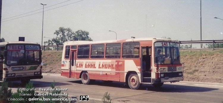 Mercedes-Benz OF 1214 - Marri Colonnese - Gral. Lavalle
¿M.263806?

Línea 240 (Mendoza), interno 5 [1986/1987 - 2000]

Fotografía: Osvaldo Abner
Scaneo: Gabriel Maluende
Colección: www.bus-america.com
