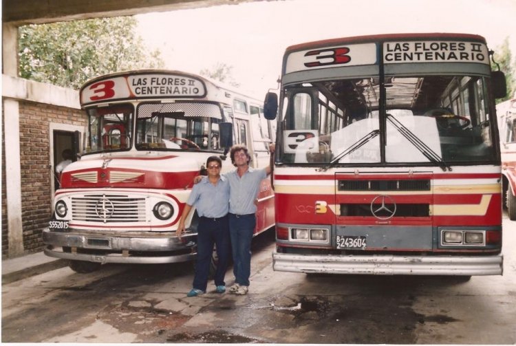 Mercedes-Benz OF 1214 - Suyai - Blas Parera & Mercedes-Benz LO 1114 - La Favorita
B.2170237 [1º]
http://galeria.bus-america.com/displayimage.php?pos=-25265
&
S.552015 [2º]
http://galeria.bus-america.com/displayimage.php?pos=-25266
[Datos de derecha a izquierda]

En la fotografía: Pascual Torales & Humberto Schmidt
Publicado en: Línea 3 x siempre (en facebook : http://www.facebook.com/Linea3XSiempre )
Un agradecimiento a "Línea 3 x Siempre" & Blas Schmidt
