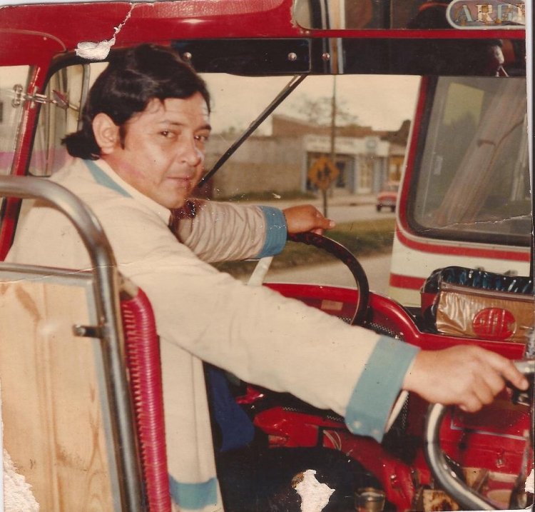 Mercedes-Benz LO 1114 - Costa Brava 77 - Blas Parera
En la fotografía: Albino Oscar "Nino" Cardozo
Publicado en: Línea 3 x siempre (en facebook : http://www.facebook.com/Linea3XSiempre )
Un agradecimiento a "Línea 3 x Siempre" & Blas Schmidt
(Vista interior de la unidad)
