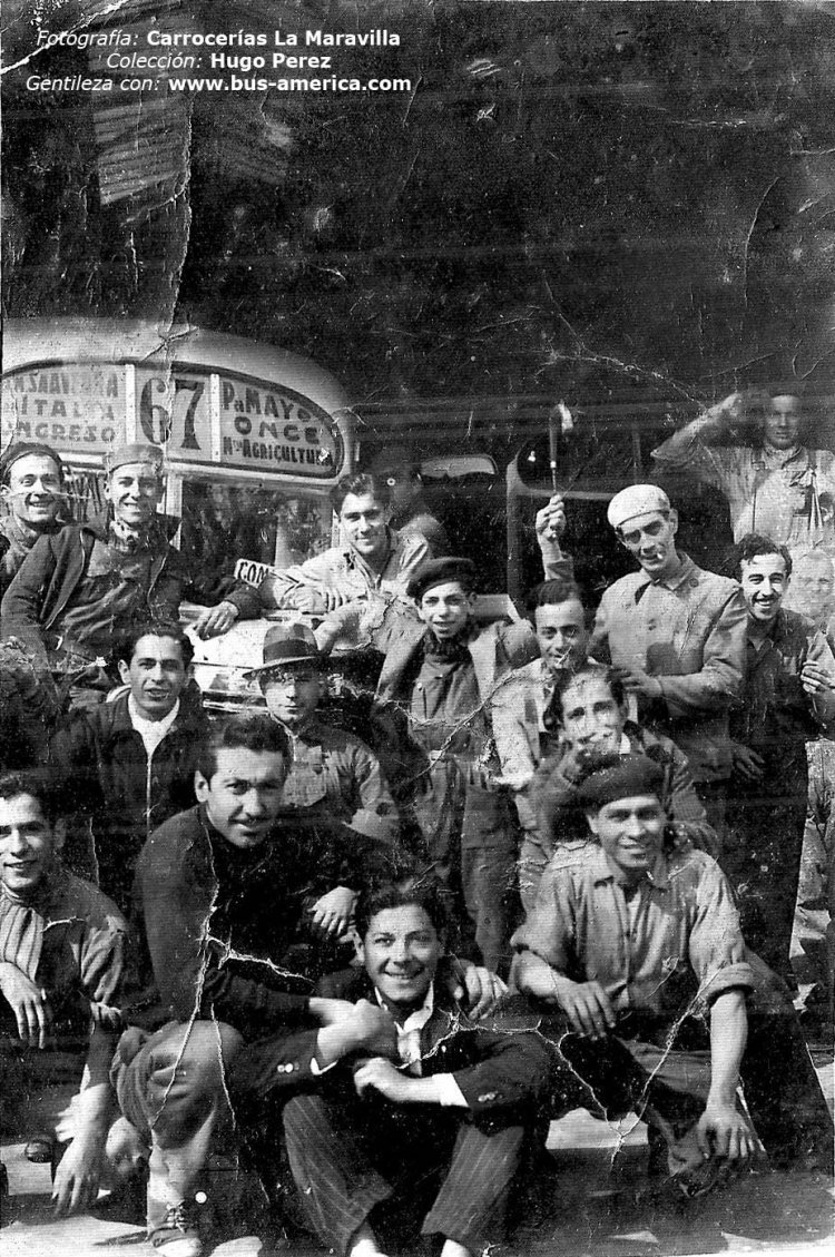 La Maravilla - Línea 67
Fotografía colección: Ruben Hugo Perez Baldonedo

En la imágen el segundo arrodillado desde la izquierda tratase de Juán Pérez uno de los fundadores de esta carrocería.
