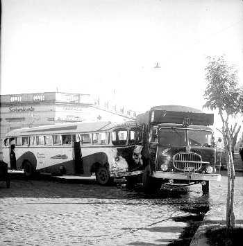 Cametal - Córdoba y Rodríguez, Rosario
Fotografía: Joaquín Chiavazza & Blas Persia
Archivo diario: La Tribuna (Rosario)
Publicado en: Historia del Transporte Urbano de Rosario (1850-2010)
Se puede descargar de: http://www.etr.gov.ar/publicaciones.html
