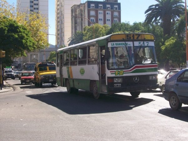 Carroceria La Favorita OF 1215 LINEA  517 La Bahiense  Bahia Blanca
Carroceria La Favorita OF 1215 LINEA  517 La Bahiense  Bahia Blanca
Se puede consultar la historia de esta lnea en [url=http://revista.bus-america.com/Notas/517.htm] revista.bus-america.com 517
[/url]
Palabras clave: Carroceria La Favorita OF 1215 LINEA  517 La Bahiense  Bahia Blanca