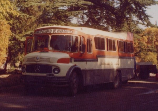 MUNICIPALIDAD  DE  RIVADAVIA .
ESTACIONADO , UN  DOMINGO, EN  EL  PARQUE  SAN  MARTIN.
