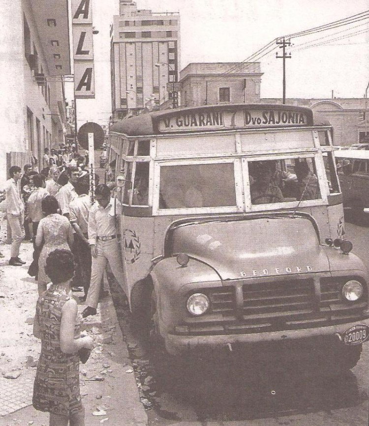 Bedford - Línea 7
Asunción 2009
Fotografía escaneada del diario abc color
