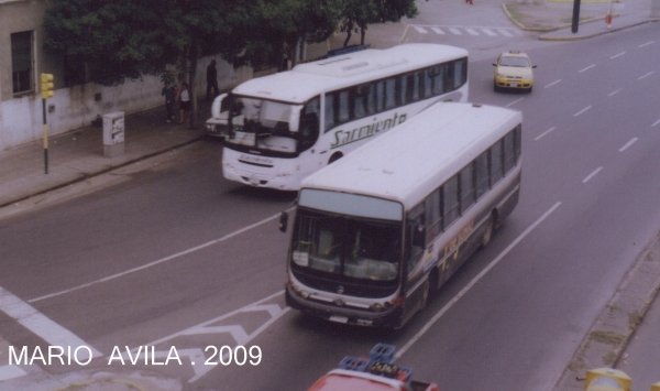 SARMIENTO
PASANDO  POR  ENFRENTE  DE  LA  TERMINAL.
