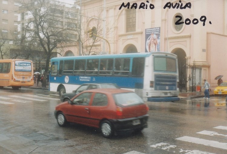 CIUDAD  DE  CORDOBA  SACF .
BAJO  UNA  INTENSA  LLUVIA, EN  PLENO  CENTRO .
