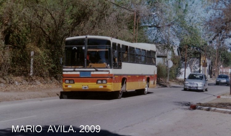 PARTICULAR
PASANDO  POR  VILLA  ALLENDE.
