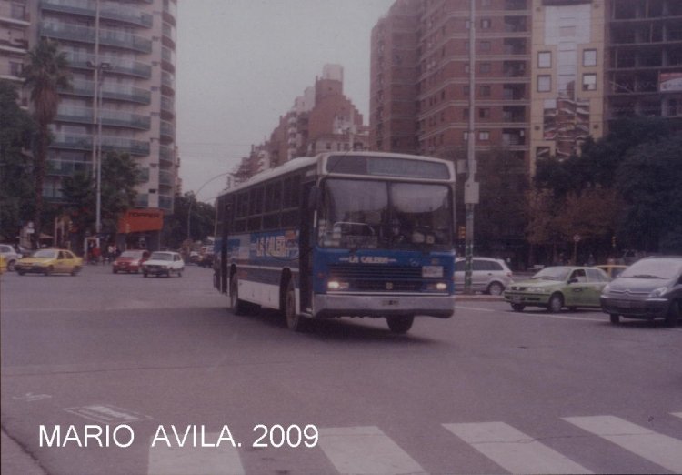 Busscar Urbanus (en Argentina) - COOP. LA CALERA LTDA.
PASANDO  POR  PATIO  OLMOS .
