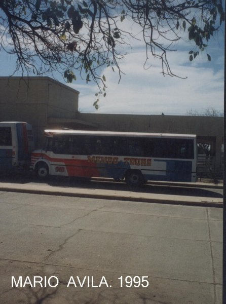 MENDO  TOURS
ESTACIONADO , EN  EST.  FFCC.  GRAL  BELGRANO.
