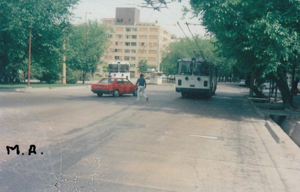 Uritzky ZIU 682 B10 (en Argentina) - EPTM
2  TROLEBUSES  ZIU. 9
