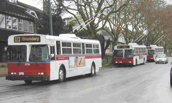 TROLES  FYLER   001
ESCENAS , TOMADAS  EN  CANADA .
