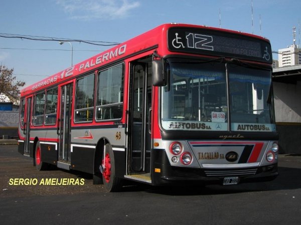 Mercedes-Benz O 500 U - Ugarte - T.A. Callao
Esperemos que esta unidad corra mejor suerte que el interno 48 que entr el ao pasado, una unidad igual a esta pero que se incendi a los dos meses de salir en servicio.
Palabras clave: ugarte europeo o 500 12 callao