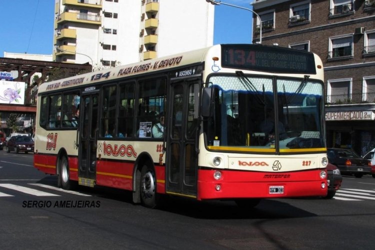 Materfer Águila - T.A.R.S.A.
HYN 303 
Línea 134 - Interno 227

http://galeria.bus-america.com/displayimage.php?pid=39485
Palabras clave: materfer tarsa 134