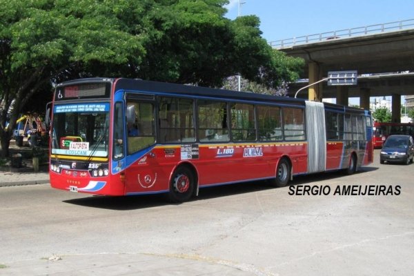 Mercedes-Benz O 500 UA - Metalpar Iguazú - LVMSA
HJQ 357

Línea 180 (Buenos Aires), interno 225
Palabras clave: articulado metalpar iguazu 180 vecinal matanza