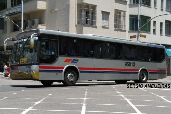 Marcopolo Viale - Scania K 310 - Breda Rio
Estas unidades son las que m�s me gustaron de la empresa, con aire acondicionado, muy espaciosas por dentro
Palabras clave: marcopolo viale scania k310 breda rio