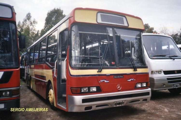 Mercedes-Benz OH 1115 L-sb - Galicia
Ac ya est radiado de su empresa, la CO.VE.MA. pero luce los colores de la misma
Palabras clave: galicia 1115 covema
