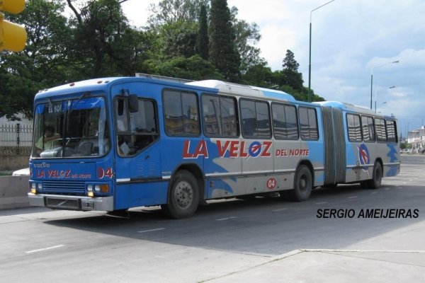 Volvo B58E - Marcopolo Allegro GIV (en Argentina) - La Veloz del Norte
ADB 399
[url=https://bus-america.com/galeria/displayimage.php?pid=3363]https://bus-america.com/galeria/displayimage.php?pid=3363[/url]

La Veloz del Norte (Prov. Salta), interno 4
Palabras clave: marcopolo allegro volvo articulado veloz norte salta