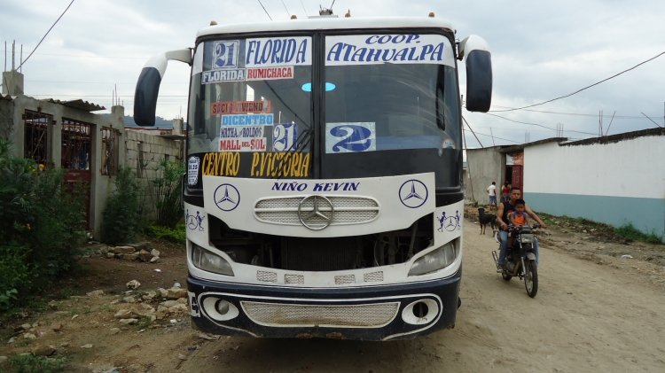 Hino FD
http://galeria.bus-america.com/displayimage.php?pos=-18086
Urbano en Guayaquil Ex Trans Santa Lucia
