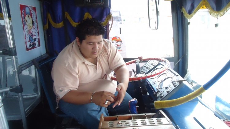 Caio Vitoria - Mercedes Benz OF 13-18 (En Ecuador)
Cortesìa de Franklin Pinta Lopez (Chofer del bus) para www.bus-america.com
