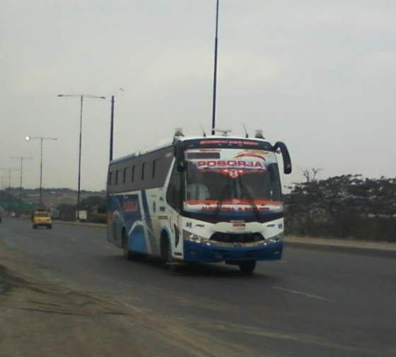 LA POSORJA DE MAYORGA
BUS CON MODELO CHINO HECHO CON MANOS ECUATORIANAS
