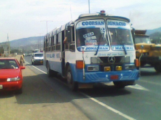 bus antiguo de la sierra
FOTO TOMADA EN LA VIA PERIMETRAL DE LA CIUDAD DE GUAYAQUIL
