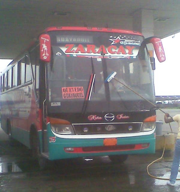 ZARACAY SILVER
BUS ESTACIONADO EN UNA GASOLINERA EN LA VIA BABAHOYO - JUJAN
